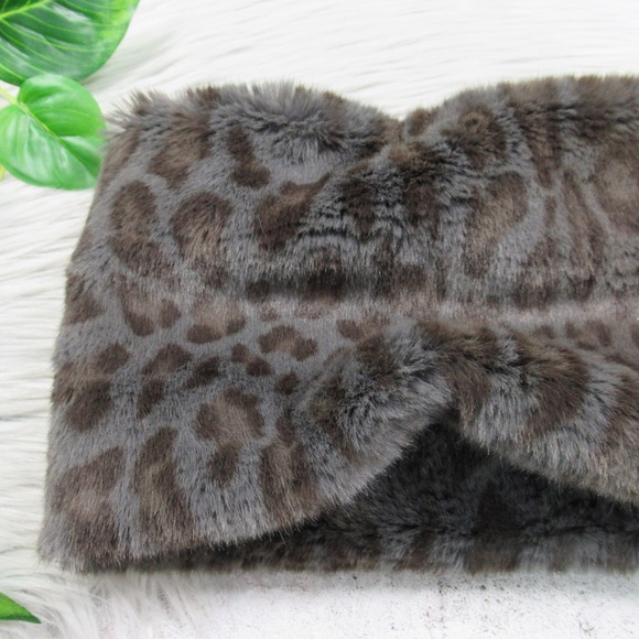 J. McLaughlin Faux Fur Snow Leopard Snood Neck Warmer Women’s One Size - Picture 3 of 12